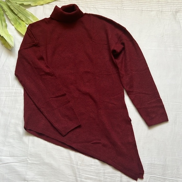Turtle Neck Drop Shoulder Asymmetrical Hem Sweater - Picture 6 of 13